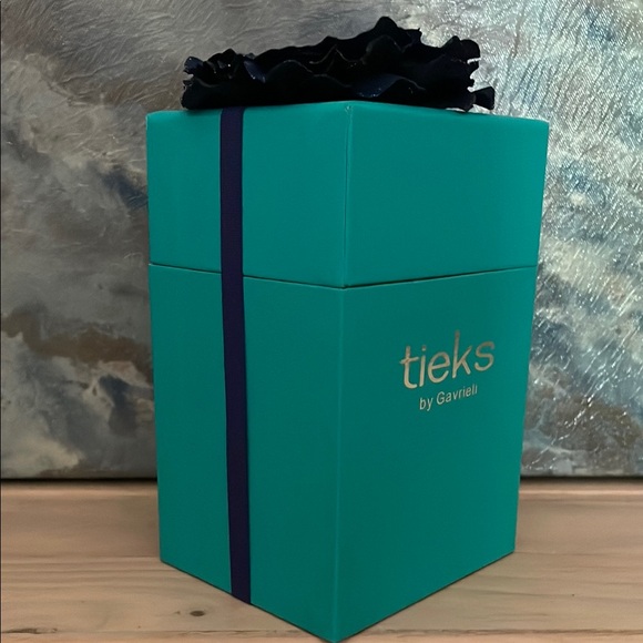 Tieks by Gavrieli Teal Box with Navy Flower - Picture 5 of 5